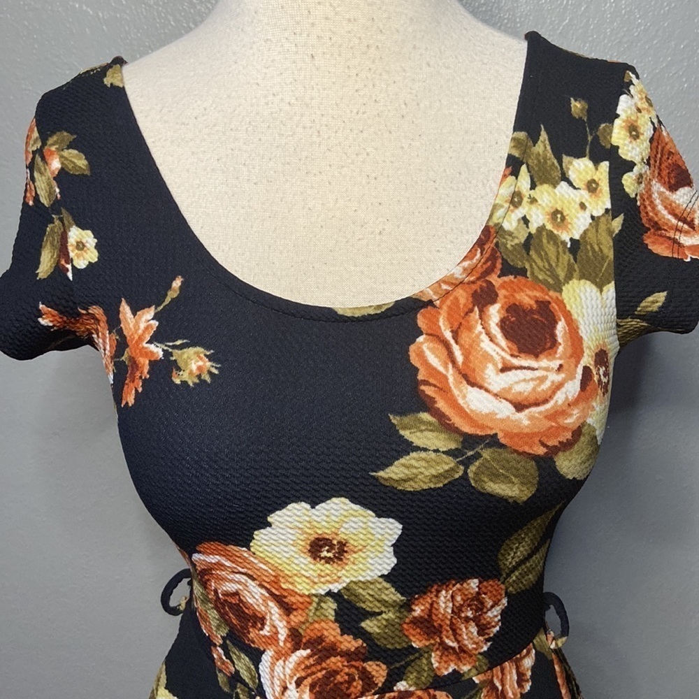 Iris Short Sleeve Floral Dress Black Pink M - Picture 2 of 7